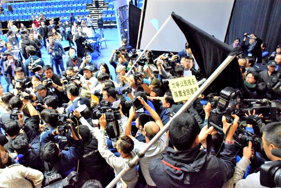 Carrie-lam-announces-manisfesto-4