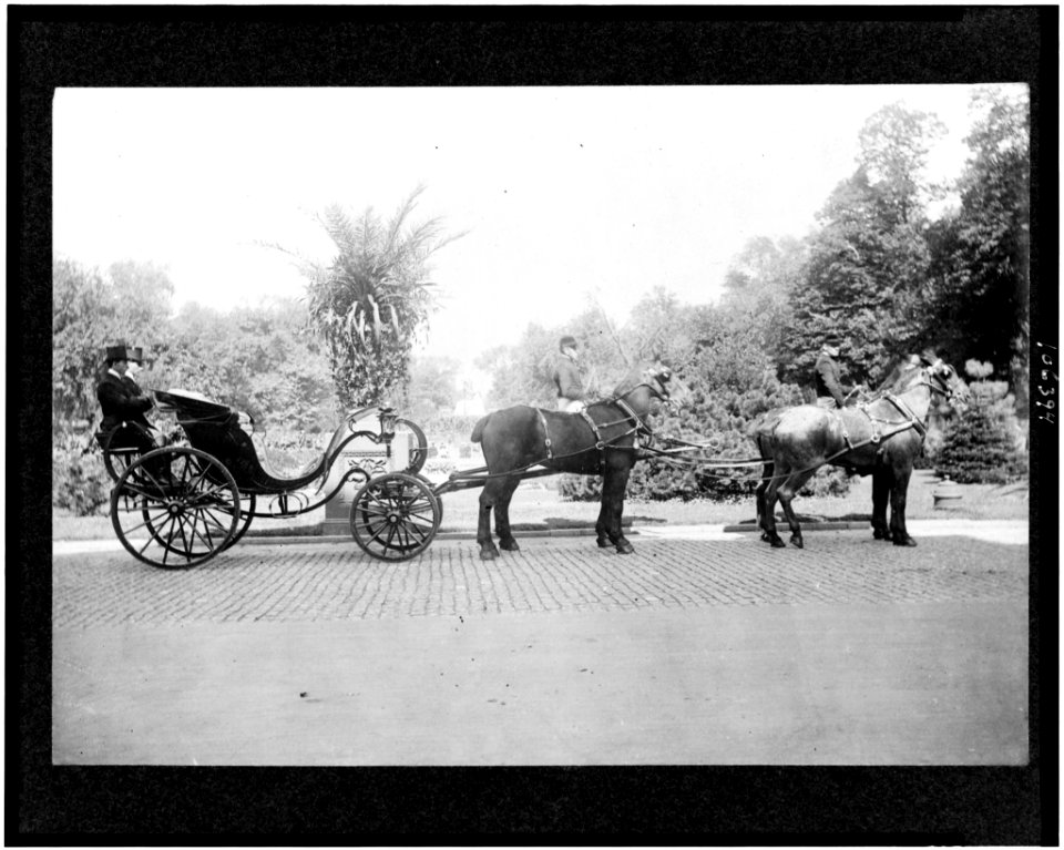 Carriage, drawn by four horses, with drivers & footmen, in front of garden LCCN92522248
