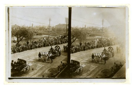 Carriages carrying Admiral Togo, naval officers and government officials during Togo's official visit to Tokyo in Oct. 1905 LCCN2005678638