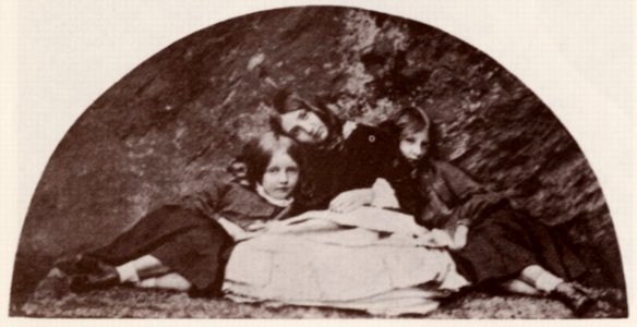 Carrol, Lewis - Drei Mädchen; Aufgenommen bei Croft Rectory (Zeno Fotografie)
