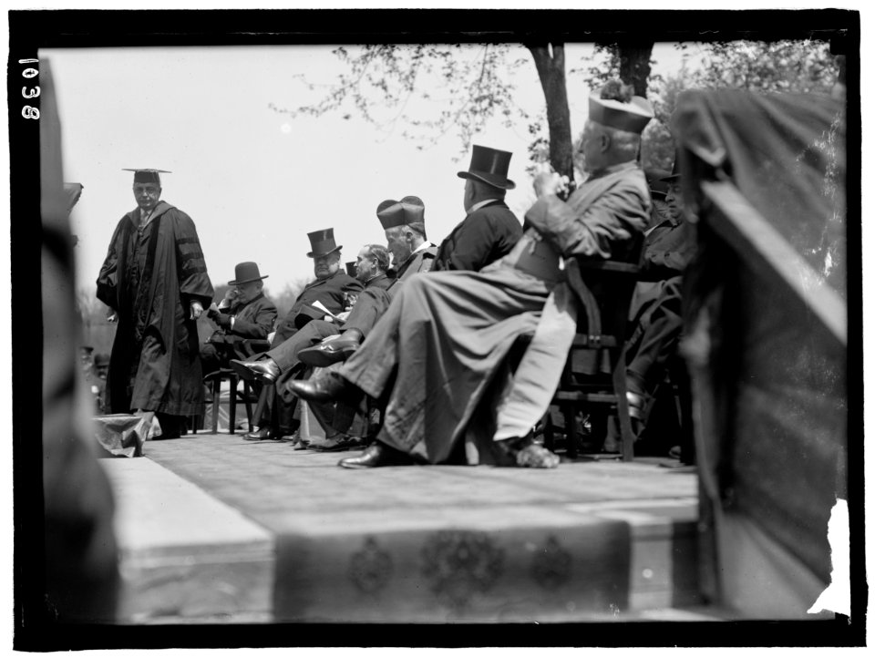 CARROLL, JOHN. STATUE AT GEORGETOWN UNIVERSITY, DEDICATED MAY 4, 1912. CHIEF JUSTICE WHITE AND CARDINAL GIBBONS AT DEDICATION LCCN2016863632