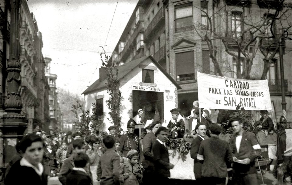 Carrozas por las calles de San Sebastián (1 de 1) - Fondo Car-Kutxa Fototeka