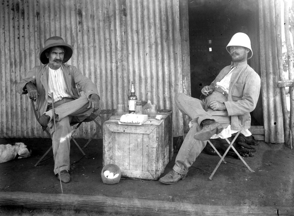 Carstini till höger en grek till vänster. Betsina. Madagaskar - SMVK - 021764