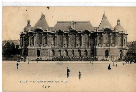 Carte postale ancienne vue de la façade du palais des beaux arts de Lille