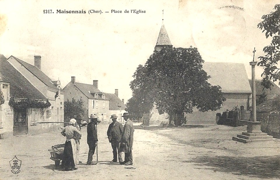 Carte postaleː Maisonnais (Cher) Place de l'Eglise