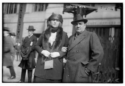 Caruso & wife LCCN2014710505