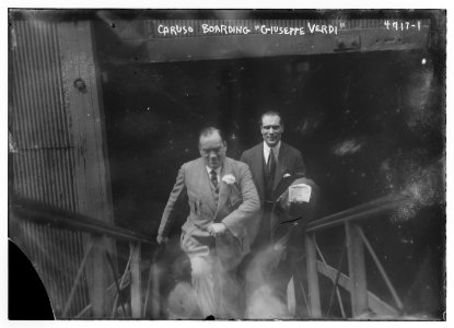 Caruso boarding GIUSEPPE VERDI LCCN2014708986