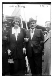 Caruso & wife LCCN2014709471