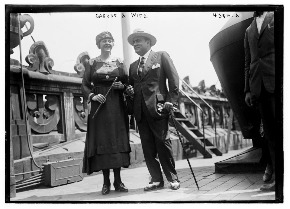 Caruso & wife LCCN2014707593