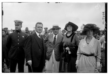 Caruso & wife LCCN2014707633