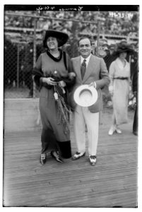 Caruso & wife LCCN2014707637