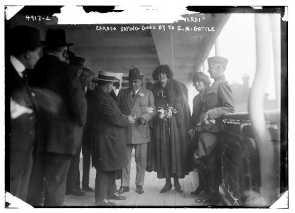 Caruso saying farewell to E.M. Gattle LCCN2014708987