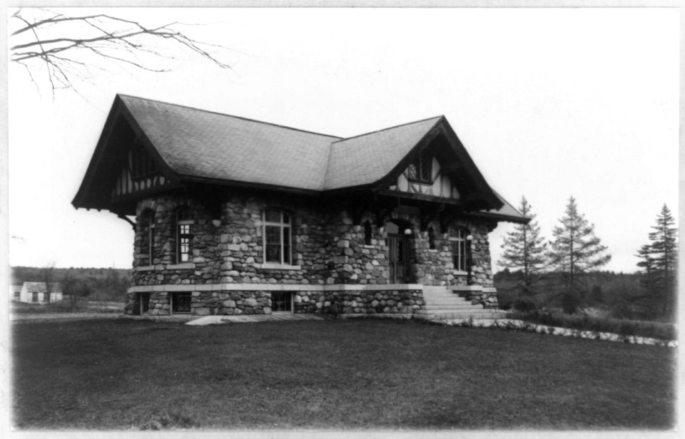Carver Memorial Library, Searsport, Maine LCCN95520077