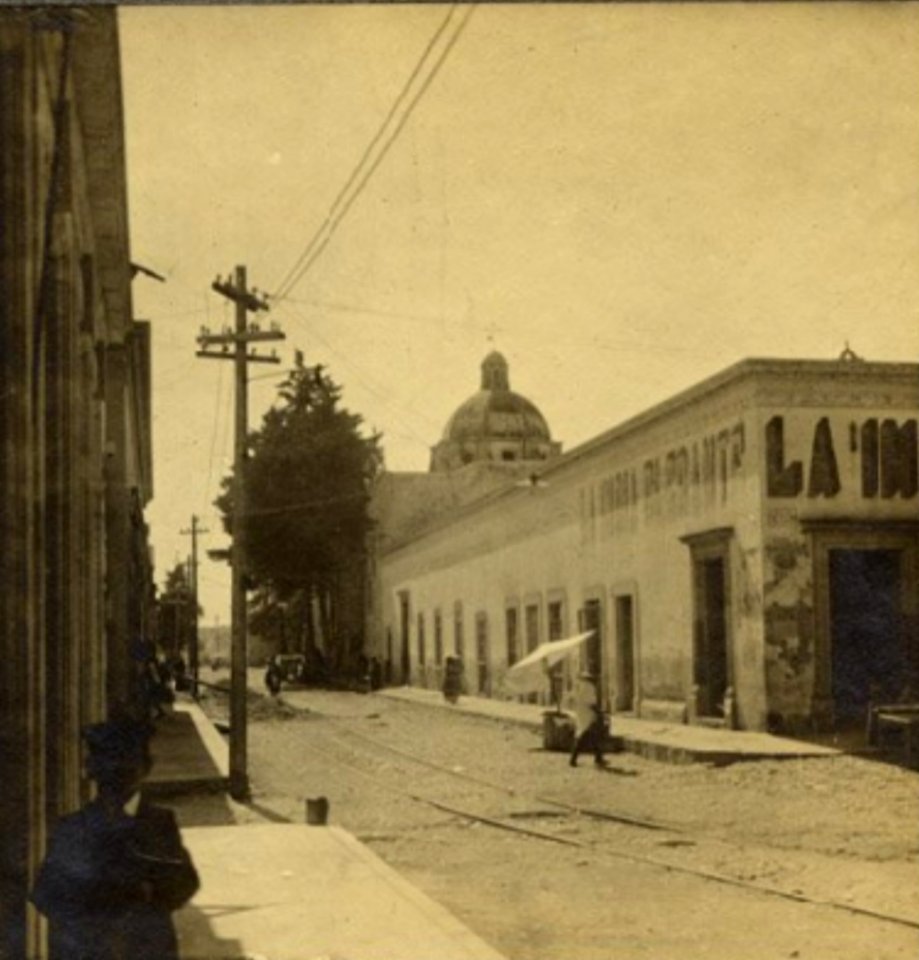 Casa de Don Juan Antonio Larrinúa (1909)
