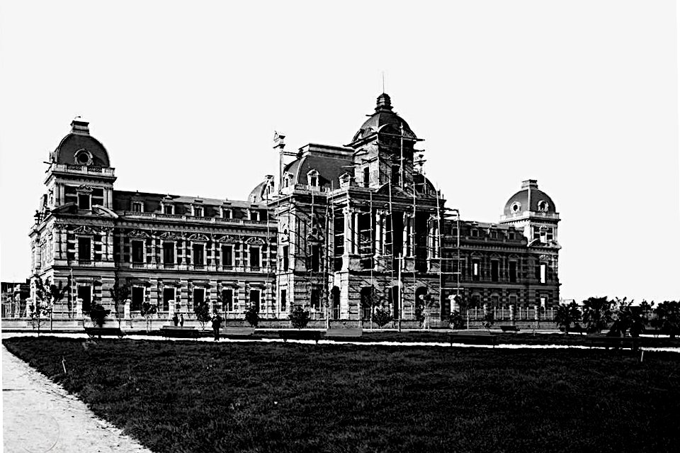 Casa de Gobierno de La Plata en construcción-restored