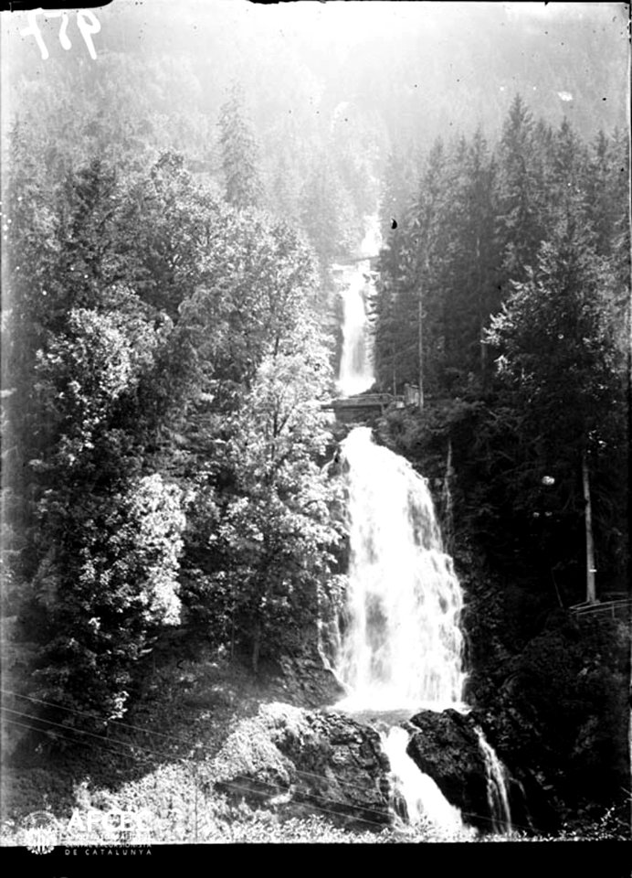 Cascada del Giessbach i un pont