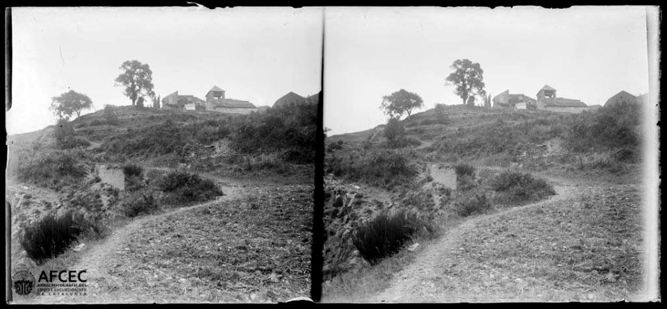 Cases de Fustanyà des d'un camí