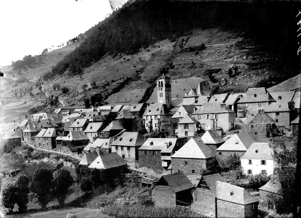 Cases arrenglerades del poble de Vilamòs