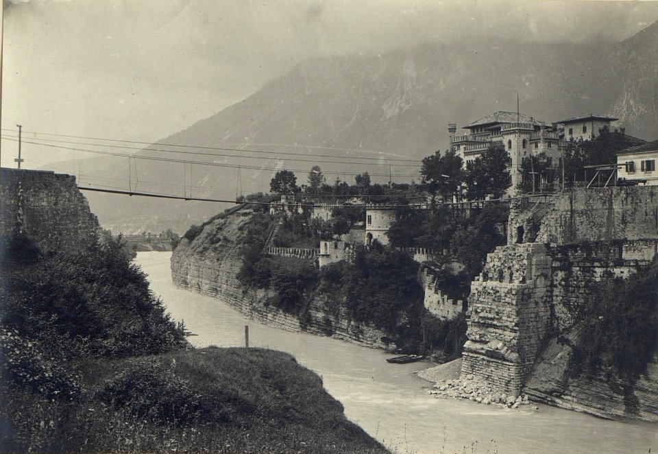 Castel Ponte nelli Alpe. (BildID 15673353)