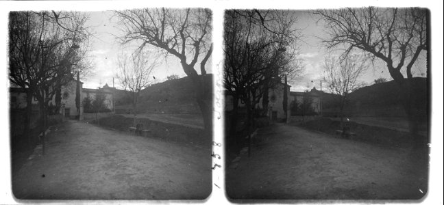 Castell de Castellvell i capella des de la porta del castell