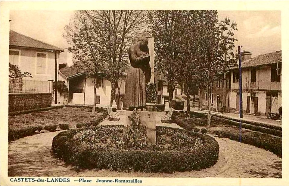 Castets (Landes) - Place Jeanne-Ramazeilles