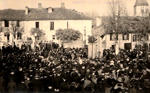Castets (Landes) - Commemoration du monument aux morts