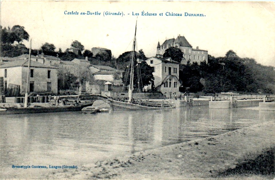 Castets-en-Dorthe - Ecluses et le château 2