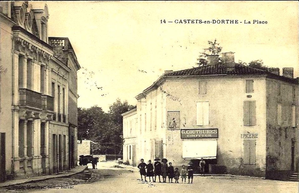 Castets-en-Dorthe - La Place 1