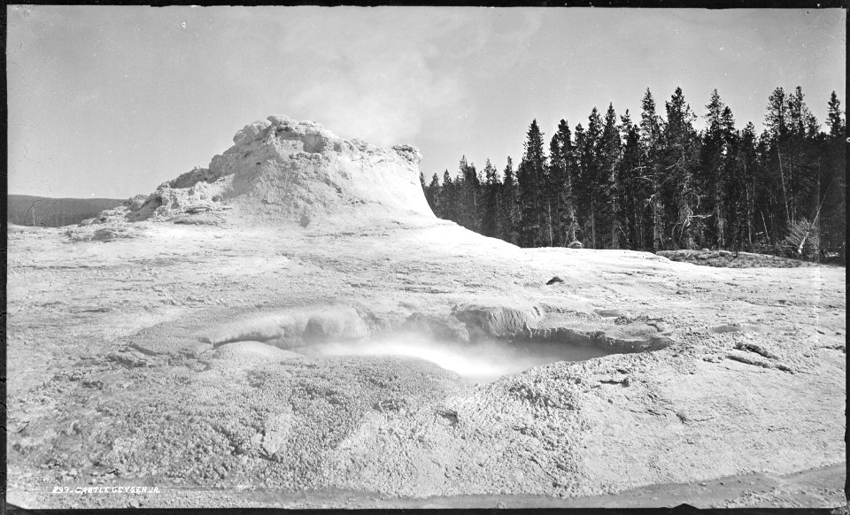 Castle Geyser, junior. Yellowstone National Park - NARA - 517172