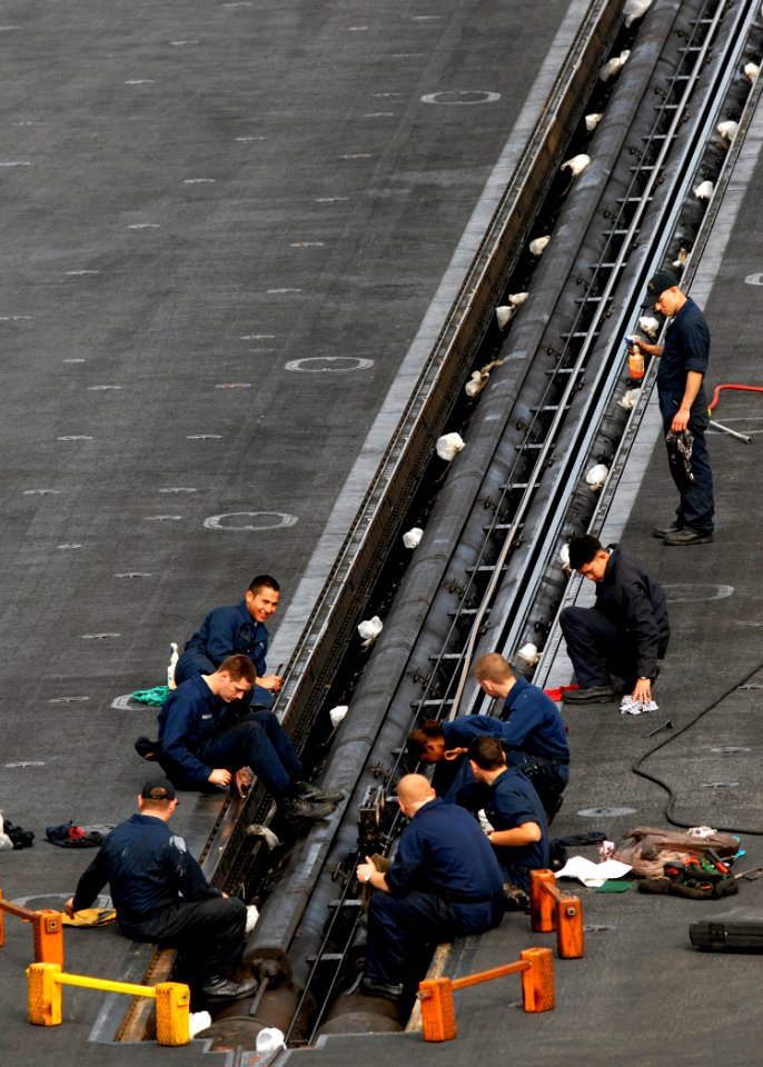 Catapulte CVN72 071117-N-9898L-006