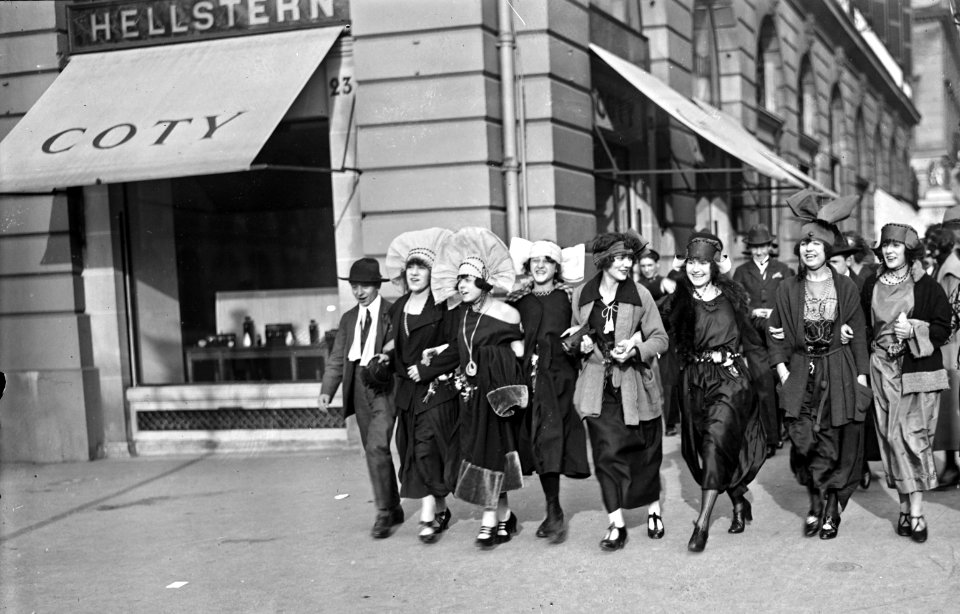 Catherinettes place Vendôme (cropped)