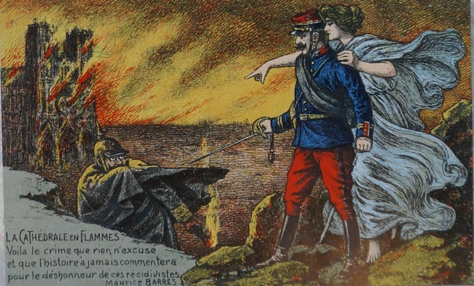 Cathédrale en flammes carte postale