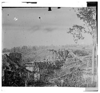 Catlett's Station, Va., vicinity. Federal soldiers rebuilding the Orange & Alexandria Railroad bridge over Cedar Run LOC cwpb.00985
