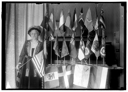 CATT, MRS. CARRIE CHAPMAN. WITH FLAGS OF 22 NATIONS LCCN2016867601