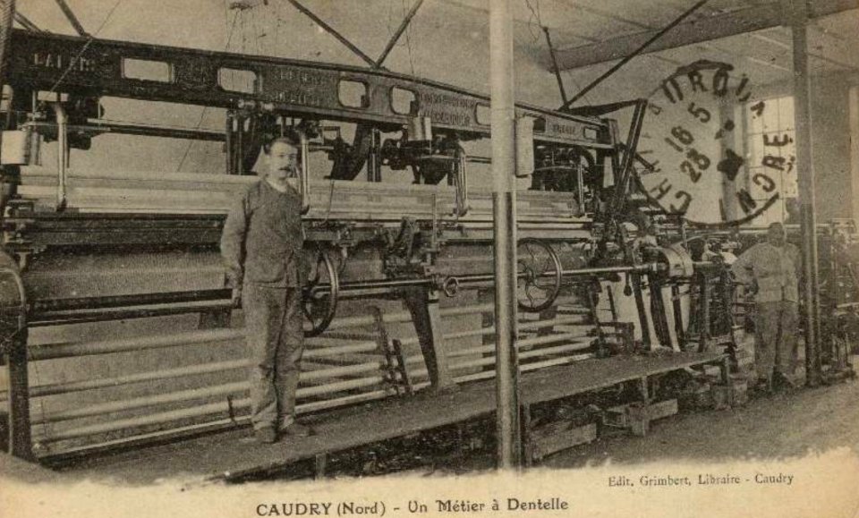 Caudry - Un métier à dentelle en 1924