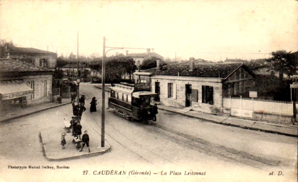 Caudéran - Place Lestonnat 1