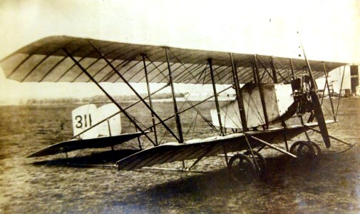 Cauldron biplane at Thomas Brothers Aeroplane Company, Ithiaca, New York, 1915 (28941688704)