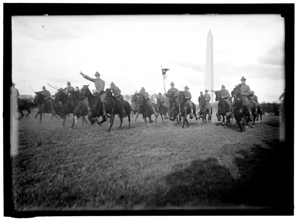 CAVALRY REVIEW BY PRESIDENT WILSON. CAVALRY IN MANEUVERS LCCN2016865017