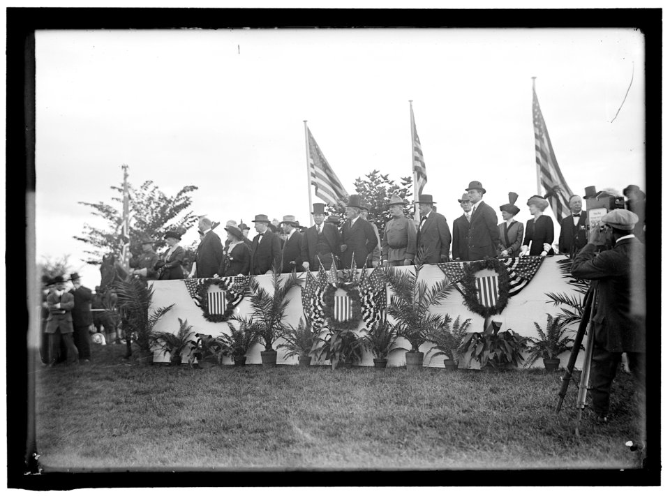 CAVALRY REVIEW BY PRESIDENT WILSON. SEEN IN STAND- PRESIDENT WILSON; GENERAL WOOD; COL. HARTS; DR. GRAYSON; GARRISON LCCN2016865019