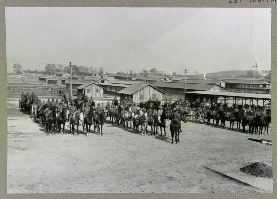 Cavalrymen and equipment, Camp Meade, Maryland LCCN2016652166