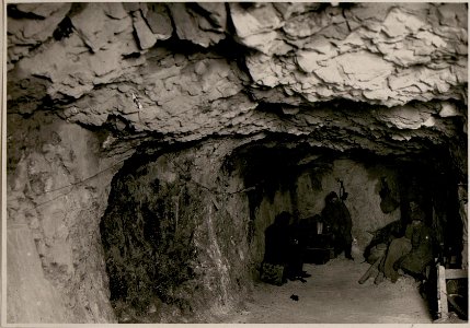 Caverne in der vordersten Stellung am Monte Sabotino (BildID 15732432)