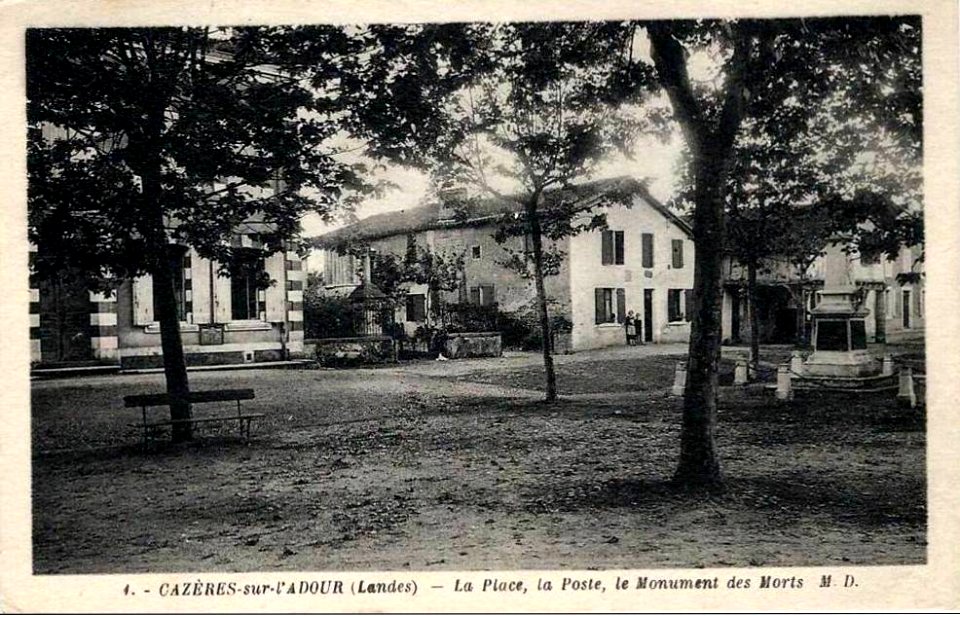 Cazerès (Landes) - Place, Poste et monument aux morts