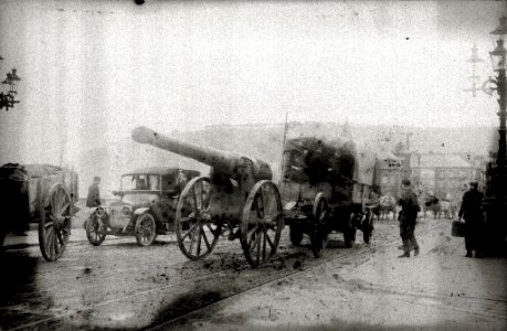 Cañón transportado en una carreta a su paso por el puente Santa Catalina (1 de 1) - Fondo Car-Kutxa Fototeka