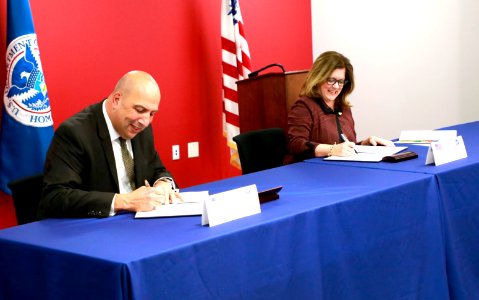 CBP signs MOU with the U.S. Chamber of Commerce - 51205531778