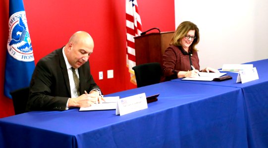 CBP signs MOU with the U.S. Chamber of Commerce - 51206092079