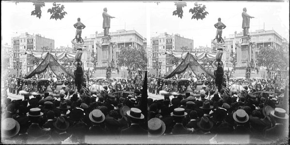 Celebració del cinquantenari dels Cors de Clavé al monument de Josep Anselm Clavé a Barcelona (AFCEC BORDAS D 4409)