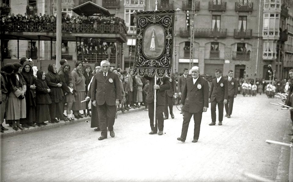 Celebración de la procesión de Semana Santa en la localidad Tolosa (3 de 4) - Fondo Car-Kutxa Fototeka