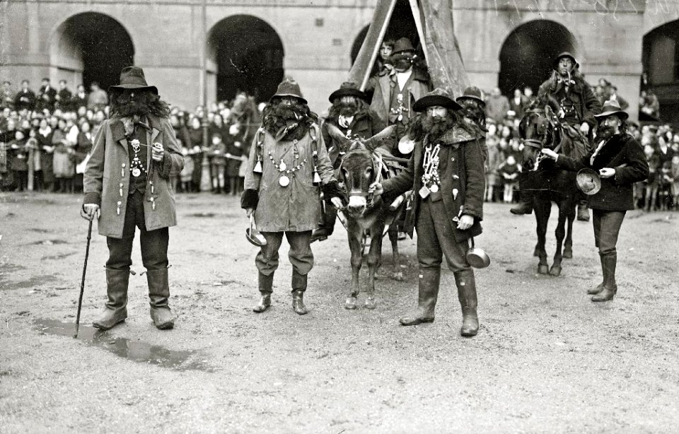 Celebración de la Fiesta de los Caldereros en la plaza de la Constitución (3 de 9) - Fondo Car-Kutxa Fototeka