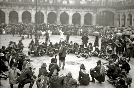 Celebración de la Fiesta de los Caldereros en la plaza de la Constitución (7 de 9) - Fondo Car-Kutxa Fototeka
