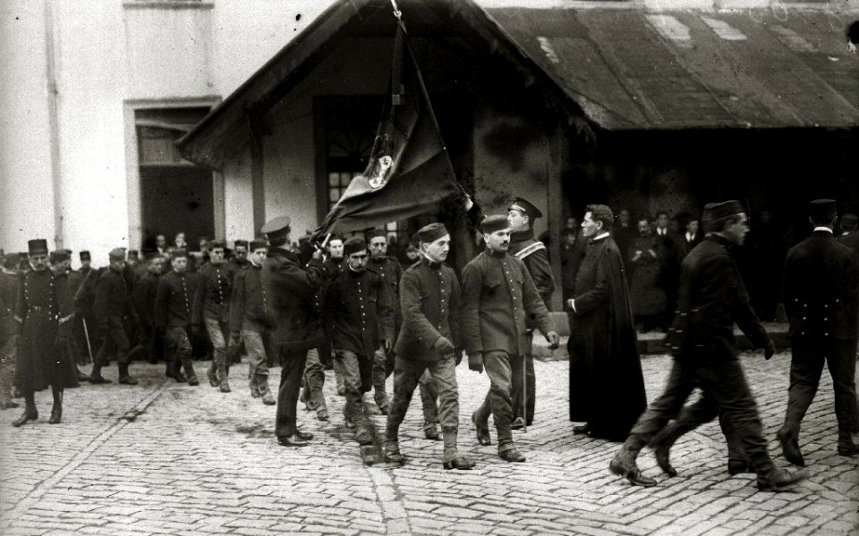 Celebración de un acto castrense en el patio del cuartel de San Telmo (3 de 6) - Fondo Car-Kutxa Fototeka